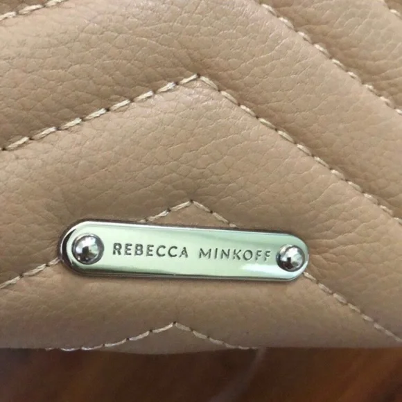 🎉5xHP🎉 Rebecca Minkoff Tan Quilted Crossbody Bag with Chain Strap - Picture 6 of 8